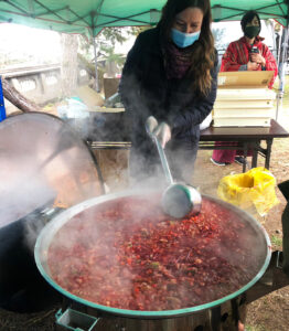 Cooking Ukrainian borsch for visitors at the event